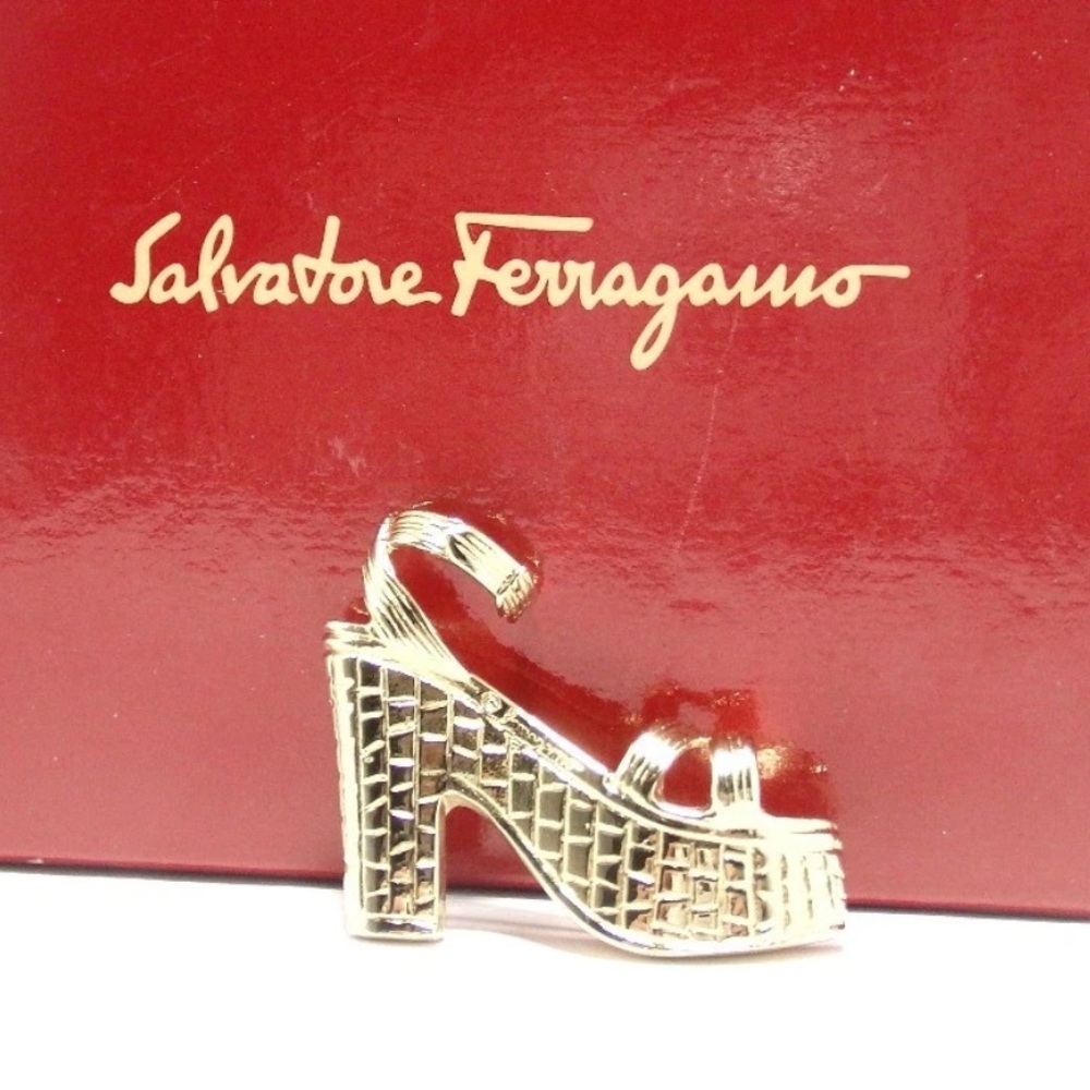 ❌SALVATORE FERRAGAMO Gold Platform Sandal Brooch ❌